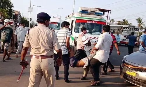 भोपाल गैस काण्ड की पुनरावृत्ति,  विशाखापटनम के केमिकल प्लांट में गैस लीक, अब तक आठ की मौत 5000 बीमार भोपाल गैस काण्ड की पुनरावृत्ति,  विशाखापटनम के केमिकल प्लांट में गैस लीक, अब तक आठ की मौत 5000 बीमार