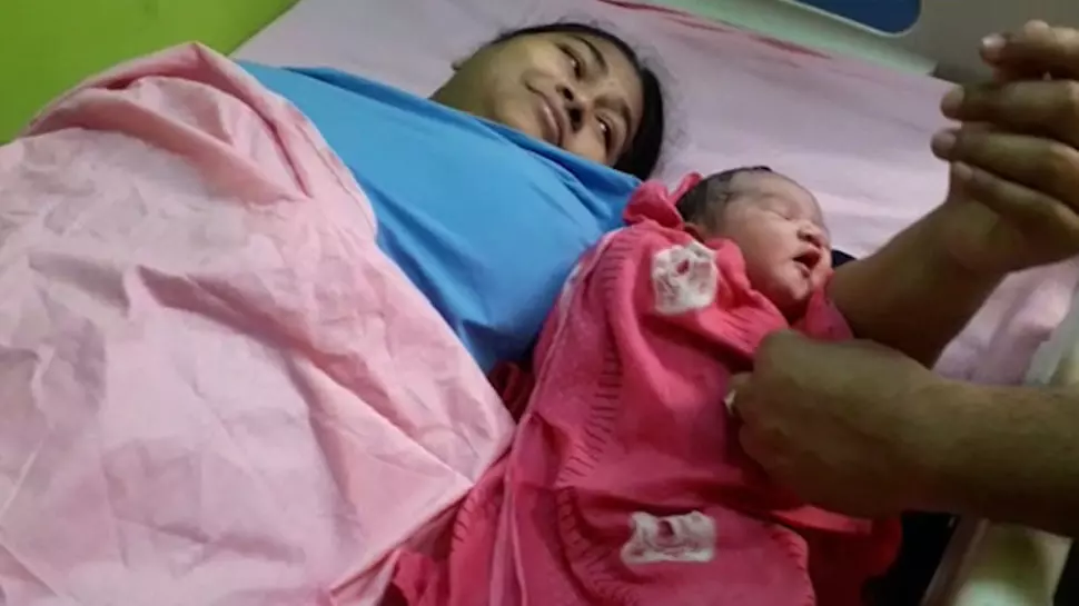 इस लोकसभा सांसद ने लॉकडाउन में दिया बेटी को जन्म, नाम रखा कोरोना इस लोकसभा सांसद ने लॉकडाउन में दिया बेटी को जन्म, नाम रखा कोरोना