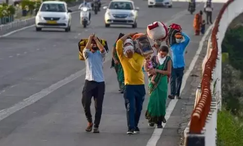 बरेली पुलिस ने रामगंगा नदी के पास डीसीएम में छुपकर आ रहे 95 मजदूरों को पकड़ा बरेली पुलिस ने रामगंगा नदी के पास डीसीएम में छुपकर आ रहे 95 मजदूरों को पकड़ा