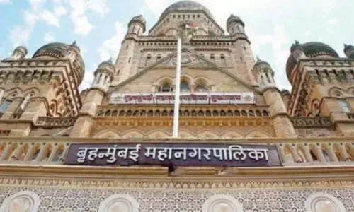 BMC कमिश्नर प्रवीण परदेशी पर गिरी गाज, मुंबई में बढ़ते कोरोना मामलों को लेकर किया गया तबादला BMC कमिश्नर प्रवीण परदेशी पर गिरी गाज, मुंबई में बढ़ते कोरोना मामलों को लेकर किया गया तबादला