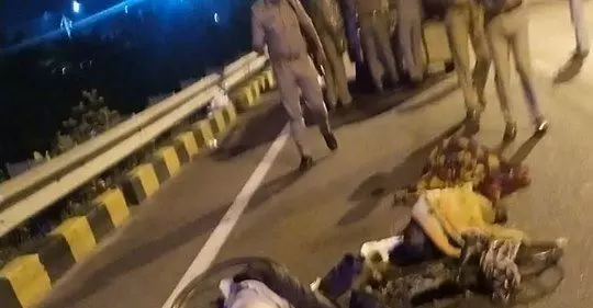 यूपी की राजधानी में साईकिल सवार मजदूर की परिवार समेत ट्रक ने कुचला, छत्तीसगढ़ से घर जा रहा था यूपी की राजधानी में साईकिल सवार मजदूर की परिवार समेत ट्रक ने कुचला, छत्तीसगढ़ से घर जा रहा था