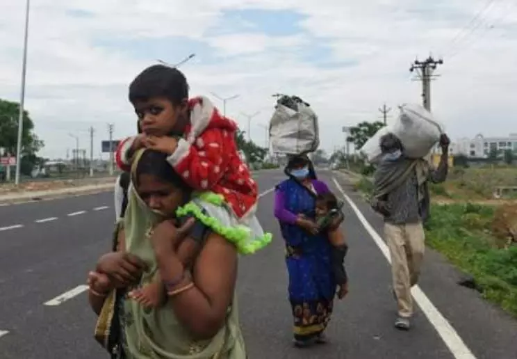 नोएडा में लॉकडाउन पर छुप गए पूर्वांचली नेता, अपनों को सुध लेने से भाग रहे