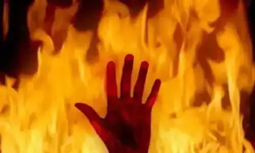 अमेठी: आग में झुलस मां और दो बेटों की मौत, जबकि गुजरात में फंसा पति