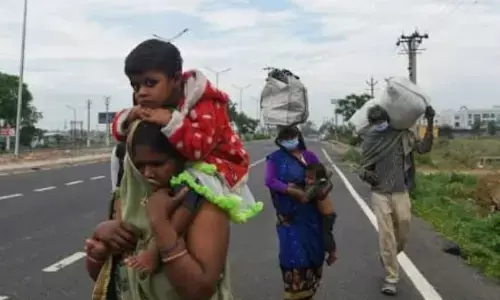 नोएडा में लॉकडाउन पर छुप गए पूर्वांचली नेता, अपनों को सुध लेने से भाग रहे नोएडा में लॉकडाउन पर छुप गए पूर्वांचली नेता, अपनों को सुध लेने से भाग रहे