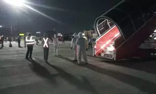 #VandeBharatMission: рдПрдпрд░ рдЗрдВрдбрд┐рдпрд╛ рдПрдХреНрд╕рдкреНрд░реЗрд╕ рдХреА рдПрдХ рдЙрдбрд╝рд╛рди 182 рднрд╛рд░рддреАрдпреЛрдВ рдХреЛ рд▓реЗрдХрд░ рд╢рд╛рд░рдЬрд╛рд╣ рд╕реЗ рд▓рдЦрдирдК рдкрд╣реБрдВрдЪреА #VandeBharatMission: рдПрдпрд░ рдЗрдВрдбрд┐рдпрд╛ рдПрдХреНрд╕рдкреНрд░реЗрд╕ рдХреА рдПрдХ рдЙрдбрд╝рд╛рди 182 рднрд╛рд░рддреАрдпреЛрдВ рдХреЛ рд▓реЗрдХрд░ рд╢рд╛рд░рдЬрд╛рд╣ рд╕реЗ рд▓рдЦрдирдК рдкрд╣реБрдВрдЪреА