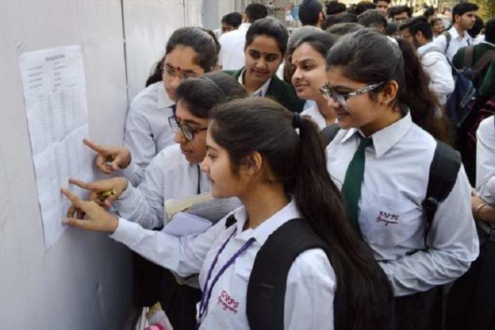 यूपी बोर्ड परीक्षा की तारीखों का ऐलान, जानिए- कब से होंगीं शुरू यूपी बोर्ड परीक्षा की तारीखों का ऐलान, जानिए- कब से होंगीं शुरू