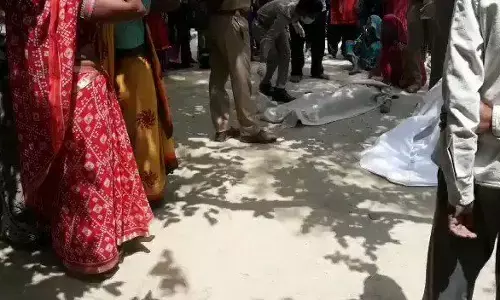 आगरा में नाबालिग से रेप के बाद हत्या, इलाके में मची सनसनी आगरा में नाबालिग से रेप के बाद हत्या, इलाके में मची सनसनी