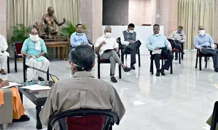 श्रमिकों को लेकर सीएम योगी सख्त, प्रवासी श्रमिकों और कामगारों को कोई न हो तकलीफ श्रमिकों को लेकर सीएम योगी सख्त, प्रवासी श्रमिकों और कामगारों को कोई न हो तकलीफ