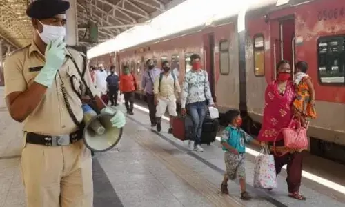 Indian Railways: दो महीने बाद रेलवे की पहली बड़ी खुश खबरी, सुनकर झूम उठेंगे यात्री Indian Railways: दो महीने बाद रेलवे की पहली बड़ी खुश खबरी, सुनकर झूम उठेंगे यात्री