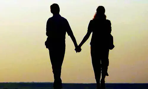 गुजरात से पैदल चलकर प्रेमिका से मिलने पहुंचा बनारस गुजरात से पैदल चलकर प्रेमिका से मिलने पहुंचा बनारस