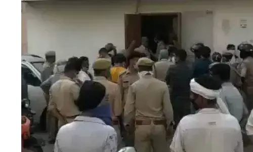 प्रयागराज में एक परिवार के 4 लोगों की हत्या से सनसनी फ़ैल गई प्रयागराज में एक परिवार के 4 लोगों की हत्या से सनसनी फ़ैल गई