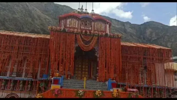 बद्रीनाथ धाम खुलने की तैयारियां पूरी, कल खुलेंगे कपाट