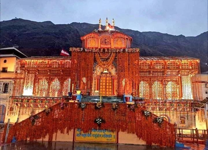 वैदिक मंत्रों के साथ खोले गए बद्रीनाथ धाम के कपाट, PM मोदी के नाम से पहली पूजा वैदिक मंत्रों के साथ खोले गए बद्रीनाथ धाम के कपाट, PM मोदी के नाम से पहली पूजा
