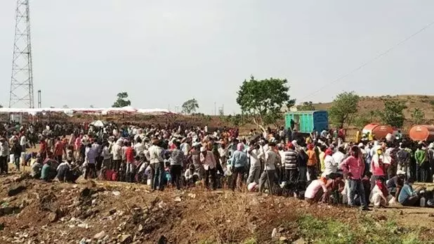 मध्य प्रदेश-महाराष्ट्र बॉर्डर पर प्रवासी मजदूरों ने खाना न मिलने पर किया हंगामा, पुलिस पर फेंके पत्थर