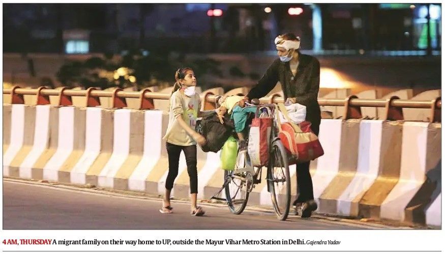 डीएम साहब ने कहा है कि बचपन में वे भी अपने पिता की अटैची पर बैठ जाते थे डीएम साहब ने कहा है कि बचपन में वे भी अपने पिता की अटैची पर बैठ जाते थे