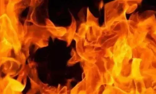 आगरा में बम की तरह फटा AC, घर में लग गई आग, खिड़की काटकर पुलिस ने निकाली पति-पत्नी की लाश आगरा में बम की तरह फटा AC, घर में लग गई आग, खिड़की काटकर पुलिस ने निकाली पति-पत्नी की लाश