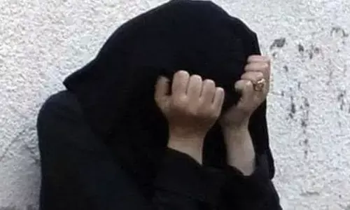 घर में खाने को नहीं था एक भी दाना तो पड़ोसियों से मांगा, पति ने दे दिया तीन तलाक घर में खाने को नहीं था एक भी दाना तो पड़ोसियों से मांगा, पति ने दे दिया तीन तलाक