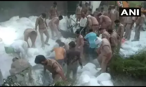 उत्तर प्रदेश : औरैया में भीषण सड़क हादसा, गोरखपुर जा रहे 23 मजदूरों की दर्दनाक मौत, 35 घायल