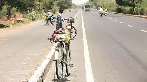 घर जाने के लिए प्रवासी मजदूर ने चुराई साइकिल, कागज पर लिखकर छोड़ा ये माफीनामा...पढ़कर उदास हो जाएंगे