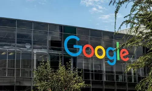 लैपटॉप की समस्या का सामना कर रहे Google कर्मचारी लैपटॉप की समस्या का सामना कर रहे Google कर्मचारी