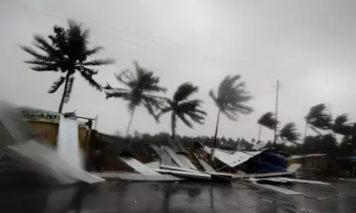 Cyclone Amphan आज मचा सकता है तबाही: तेज हवाएं और बारिश शुरू, जानें मौसम विभाग ने किन बातों की दी है चेतावनी Cyclone Amphan आज मचा सकता है तबाही: तेज हवाएं और बारिश शुरू, जानें मौसम विभाग ने किन बातों की दी है चेतावनी