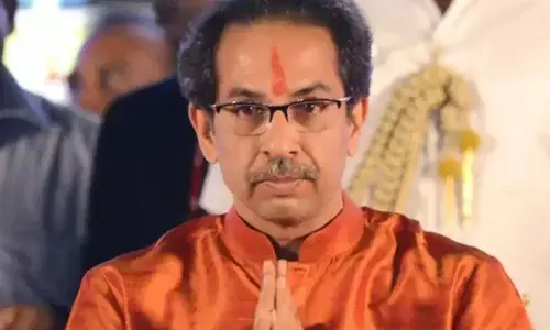 महाराष्ट्र में टला संवैधानिक संकट, मुख्यमंत्री उद्धव ठाकरे की बाल बाल बची कुर्सी महाराष्ट्र में टला संवैधानिक संकट, मुख्यमंत्री उद्धव ठाकरे की बाल बाल बची कुर्सी