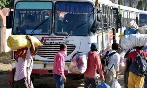 उत्तर प्रदेश के कुशीनगर में बस हादसा, 12 प्रवासी मजदूर घायल