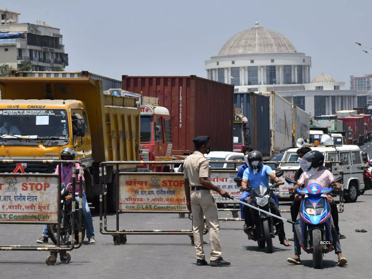 Coronavirus : महाराष्ट्र में 75 और पुलिसकर्मी हुए संक्रमित, अब तक 1964 पुलिसकर्मी हुए संक्रमित