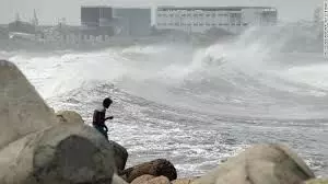 Cyclone Amphan Live : अम्फान का कहर शुरू, पश्चिम बंगाल और ओडिशा में 2-2 लोगों की मौत