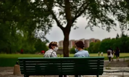 कोरोना फैलने की नई स्टडी से बड़ा खुलासा, अब बात करने से भी फैल सकता है कोरोनावायरस कोरोना फैलने की नई स्टडी से बड़ा खुलासा, अब बात करने से भी फैल सकता है कोरोनावायरस