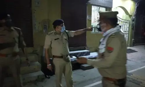 रामपुर में मृतक शिवसेना नेता की माँ ने आईजी रमित शर्मा से बोलीं, अगर आज आज़म होते तो मेरा बेटा नहीं मरता रामपुर में मृतक शिवसेना नेता की माँ ने आईजी रमित शर्मा से बोलीं, अगर आज आज़म होते तो मेरा बेटा नहीं मरता