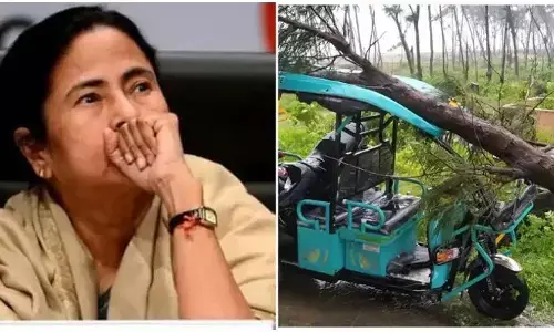 ममता बनर्जी बोलीं- अम्फान तूफान से बंगाल में 72 लोगों की मौत, पीएम मोदी करें राज्य का दौरा ममता बनर्जी बोलीं- अम्फान तूफान से बंगाल में 72 लोगों की मौत, पीएम मोदी करें राज्य का दौरा