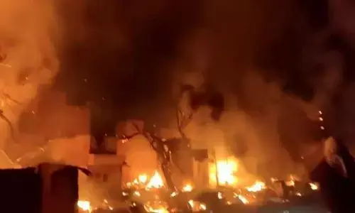 Bihar News : बेरहम पति ने अपनी गर्भवती पत्नी को 3 साल के बेटे के साथ जिंदा जलाया Bihar News : बेरहम पति ने अपनी गर्भवती पत्नी को 3 साल के बेटे के साथ जिंदा जलाया