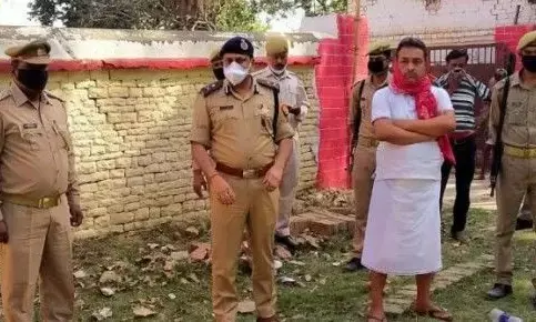 मिर्जापुर : मुंबई से बिहार जा रहे प्रवासी सड़क किनारे कर रहे आराम, डंपर ने रौंदा, तीन की मौत मिर्जापुर : मुंबई से बिहार जा रहे प्रवासी सड़क किनारे कर रहे आराम, डंपर ने रौंदा, तीन की मौत