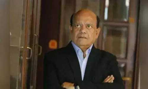 मशहूर हास्य कवि सुरेंद्र शर्मा ने चुटकुले सुनाए और गंभीर बातें भी कीं. मशहूर हास्य कवि सुरेंद्र शर्मा ने चुटकुले सुनाए और गंभीर बातें भी कीं.