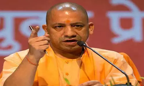 योगी सरकार के ऐलान से में मचा हडकम्प, नहीं कर पाएंगे अब छह महीने तक कोई हडताल योगी सरकार के ऐलान से में मचा हडकम्प, नहीं कर पाएंगे अब छह महीने तक कोई हडताल