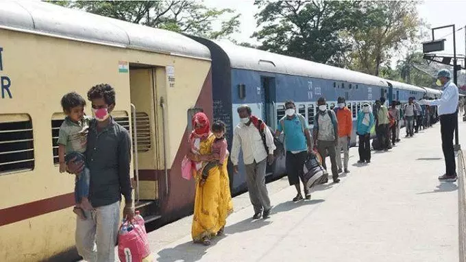 मुंबई से गोरखपुर के लिए चली ट्रेन पहुंची ओडिशा, प्रवासी मजदूरों में मचा हडकंप