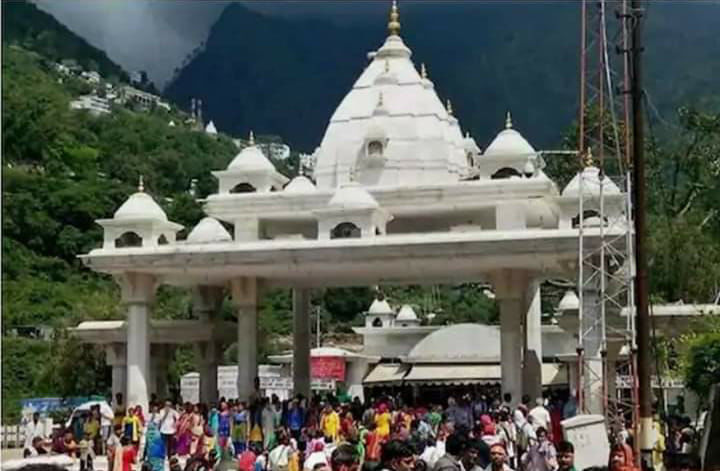 क्वारंटाइन में रह रहे मुसलमानों को सहरी-इफ्तारी दे रहा वैष्णो देवी मंदिर, लोगों ने कहा- ये है असली भारत क्वारंटाइन में रह रहे मुसलमानों को सहरी-इफ्तारी दे रहा वैष्णो देवी मंदिर, लोगों ने कहा- ये है असली भारत
