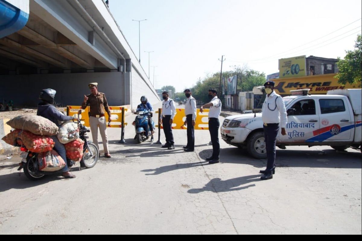 गाजियाबाद: सोसायटी में डोमेस्टिक स्टाफ को नहीं रोक सकता RWA, डीएम ने दिए आदेश गाजियाबाद: सोसायटी में डोमेस्टिक स्टाफ को नहीं रोक सकता RWA, डीएम ने दिए आदेश
