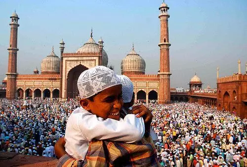 Eid-ul-Fitr 2020: चांद का दीदार हुआ, देशभर में कल मनाई जाएगी ईद-उल-फित्र