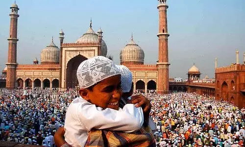 Eid-ul-Fitr 2020: चांद का दीदार हुआ, देशभर में कल मनाई जाएगी ईद-उल-फित्र Eid-ul-Fitr 2020: चांद का दीदार हुआ, देशभर में कल मनाई जाएगी ईद-उल-फित्र