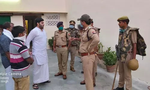 प्रयागराज पुलिस ने दी पूर्व सांसद अतीक अहमद, अशरफ और इमरान के घर पर दबिश प्रयागराज पुलिस ने दी पूर्व सांसद अतीक अहमद, अशरफ और इमरान के घर पर दबिश