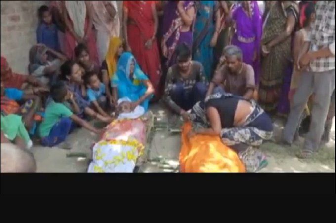 यूपी पत्नी की मौत के गम में पति ने तोड़ा दम, एक साथ उठी दोनों की अर्थी और एक ही चिता पर हुआ अंतिम संस्कार यूपी पत्नी की मौत के गम में पति ने तोड़ा दम, एक साथ उठी दोनों की अर्थी और एक ही चिता पर हुआ अंतिम संस्कार