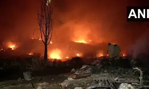 рджрд┐рд▓реНрд▓реА рдХреЗ рддреБрдЧрд▓рдХрд╛рдмрд╛рдж рдореЗрдВ рднреАрд╖рдг рдЖрдЧ, 1200 рдЭреБрдЧреНрдЧрд┐рдпрд╛рдВ рдЬрд▓рдХрд░ рдЦрд╛рдХ рджрд┐рд▓реНрд▓реА рдХреЗ рддреБрдЧрд▓рдХрд╛рдмрд╛рдж рдореЗрдВ рднреАрд╖рдг рдЖрдЧ, 1200 рдЭреБрдЧреНрдЧрд┐рдпрд╛рдВ рдЬрд▓рдХрд░ рдЦрд╛рдХ