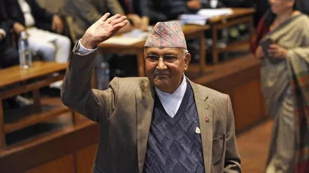 बैकफुट पर आया नेपाल, पीएम केपी ओली ने नए नक्‍शे से जुड़े संविधान संशोधन पर लगाई रोक