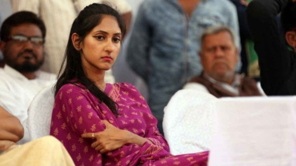 क्या सिंधिया की राह पर रायबरेली की विधायक अदिति सिंह? ट्विटर बायो से INC हटाया क्या सिंधिया की राह पर रायबरेली की विधायक अदिति सिंह? ट्विटर बायो से INC हटाया