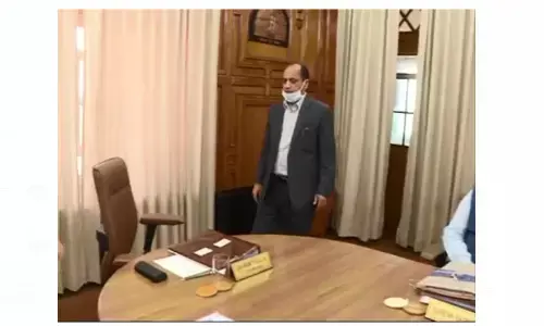 हिमाचल प्रदेश मंत्रिमंडल की बैठक प्रदेश सचिवालय में शुरू, कोविड 19 से निबटने को लेकर होगी अहम चर्चा हिमाचल प्रदेश मंत्रिमंडल की बैठक प्रदेश सचिवालय में शुरू, कोविड 19 से निबटने को लेकर होगी अहम चर्चा