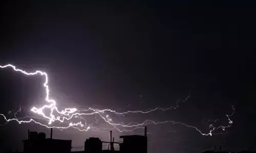 Weather Alert: आगरा-अलीगढ़ समेत UP के इन जिलों में अगले तीन घंटे में आंधी के साथ बारिश की चेतावनी Weather Alert: आगरा-अलीगढ़ समेत UP के इन जिलों में अगले तीन घंटे में आंधी के साथ बारिश की चेतावनी