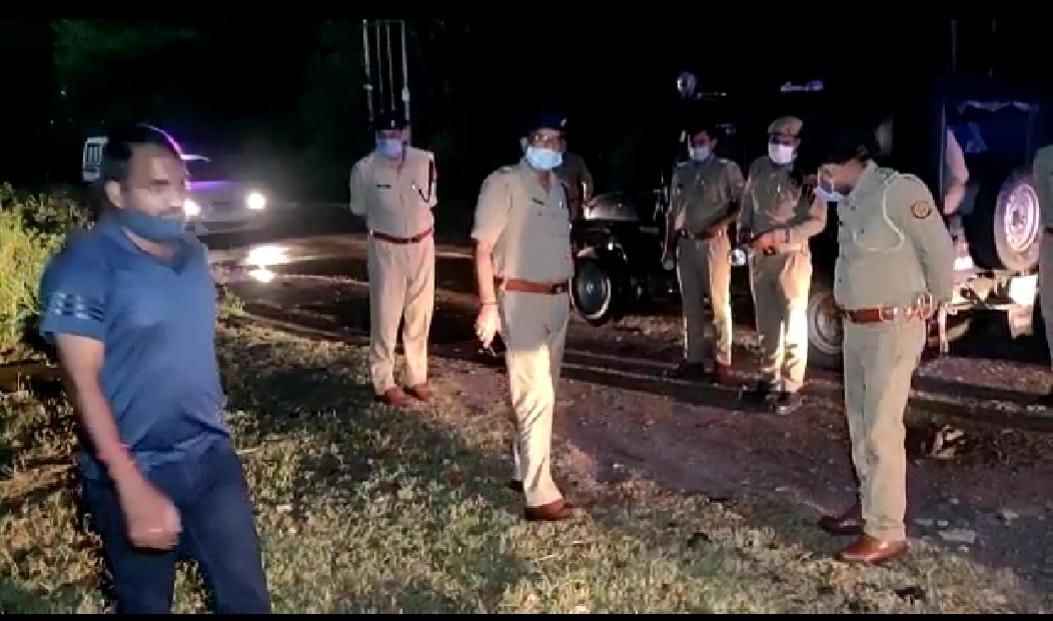 नोएडा: जारचा थाना पुलिस ने लगातार तीसरी मुठभेड़ करते हुये 25 हजार रूपये के इनामी बदमाश को पकड़ा नोएडा: जारचा थाना पुलिस ने लगातार तीसरी मुठभेड़ करते हुये 25 हजार रूपये के इनामी बदमाश को पकड़ा