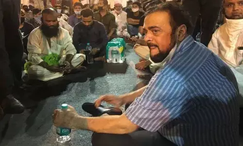 मुंबई: थाने पर सपा नेता अबू आज़मी के प्रदर्शन के बाद महिला इंस्पेक्टर का ट्रांसफर, बीजेपी ने लगाए गंभीर आरोप मुंबई: थाने पर सपा नेता अबू आज़मी के प्रदर्शन के बाद महिला इंस्पेक्टर का ट्रांसफर, बीजेपी ने लगाए गंभीर आरोप